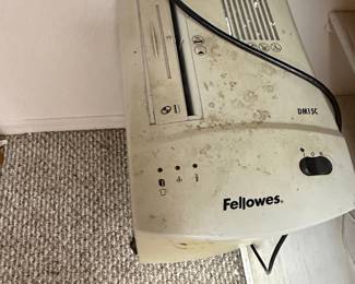 Fellowes DM15C Paper Shredder