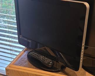 Vizio 26-inch LCD HDTV VA26LHDTV10T with Remote