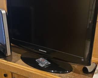 Samsung 22-inch Flat Screen TV with Remote