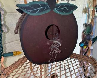 Apple-shaped Decorative Birdhouse