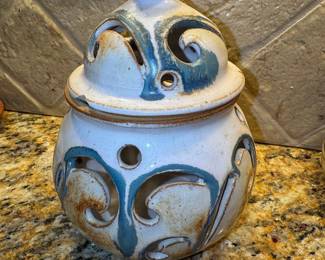 Ceramic Garlic Keeper with Lid