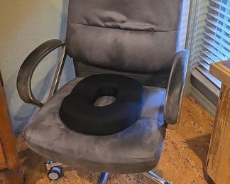 Gray Office Chair with Black Donut Cushion