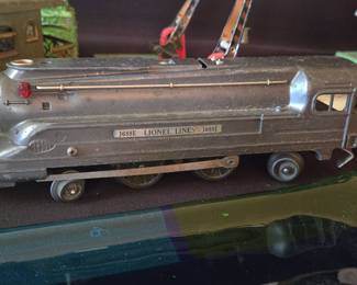 Lionel 1688E "Torpedo" Streamlined Tinplate Train Engine