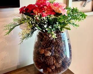 Pine Cones and Floral Décor 