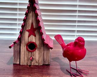 Birdhouse and Bird Décor 