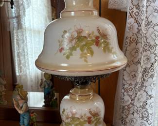 Pair of gone with the wind style lamps 