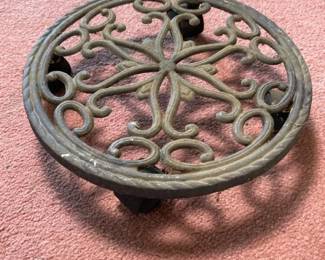 059 castironplantcaddywithornatescroll