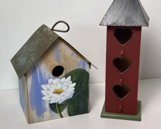 032 pairofhandpaintedbirdhouses