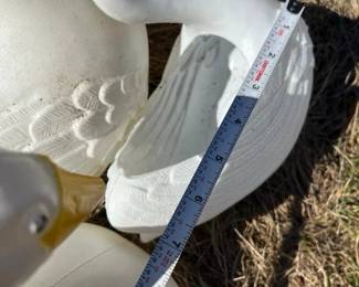 084 vintagesetof3plasticswanplanters