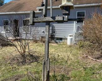 054 7footmultiarmwoodenbirdfeederstan