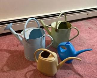 074 setof4assortedwateringcansmetalpl