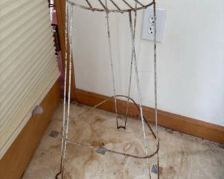 007 vintagemetalplantstand