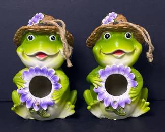 031 pairofhandpaintedresinfrogbirdhous