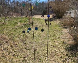 053 butterflyandorbitalmetalgardenwind