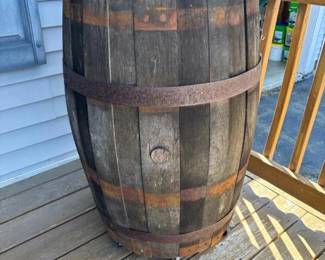 058 vintage53gallonwhiskeybarreloncast