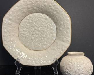 076 lenoxchinaplatebudvasesetwithembo