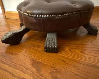 157 fauxleatherturtleottoman