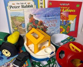 174 mixedlotofchildrensbooksandtoys