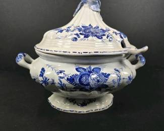 524 largeitalianporcelainbluewhiteflora