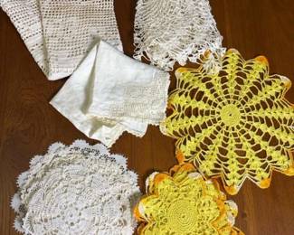 368 vintagedoiliesandlinenlot