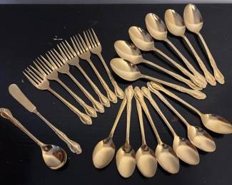 079 goldcoloredstainlesssteelcutleryset