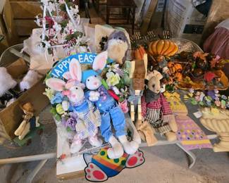 451 assortedholidaydecorationsloteaster