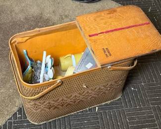 493 redmonvintagepicnicbasketwithmessk