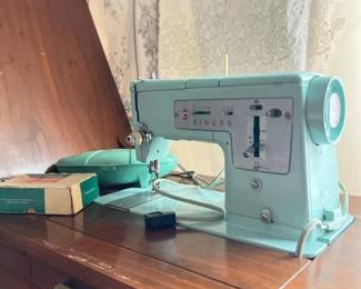 019 1960ssinger338bluesewingmachinewit