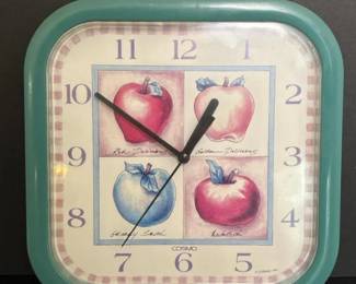 068 cosmo1996greensquareanalogwallcloc