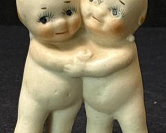141 vintagebisquekewpiehuggingtwinsfigu
