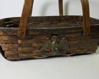 538 large19woodensplitoakbasketwbrass