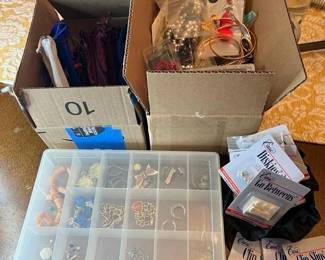 509 boxlotofcostumejewelrypouchessuppl