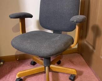 274 rollingofficechairwithwoodenframea