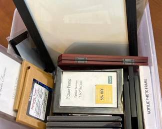 372 assortedpictureframes