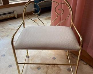 039 vintagegoldmetalvanitychairwithuph