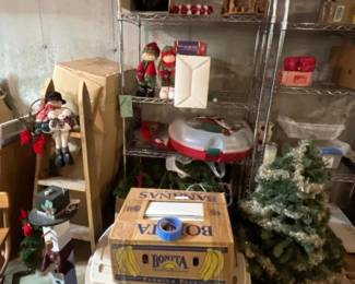 496 christmasinaprilholidaylotwithtree