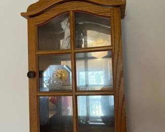 184 wallmountdisplaycabinetwithdecorati