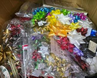 238 largemixedholidaygiftwrappinglotba