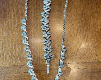511 vintagecostumejewelrynecklaceandbra