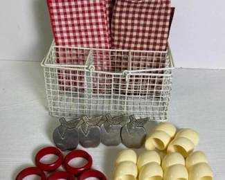 092 wirebasketofredginghamclothnapkins