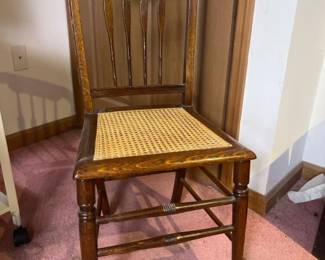 284 vintagewoodenspindlebackdiningchair