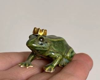064 miniatureceramicfrogprincefigurinew