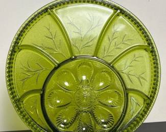 055 vintagegreenpressedglassdeviledegg