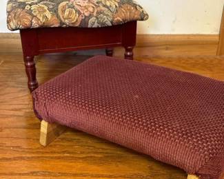 364 floralstorageottomanandburgundyfoot