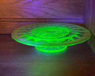 301 vintageuraniumglasscakestandwithgo