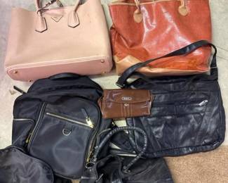 342 assortedhandbagsandduffelbags