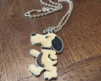 515 vintageenameledmetalsnoopypendantne