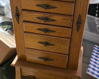 Jewelry cabinet