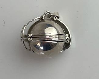 Lot 1390  Vintage Sterling Silver AccordionFold Ball Locket Jewelry