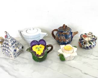 Lot 6043  Tea Pot Collection  Frank Lloyd Wright Guggenheim Others